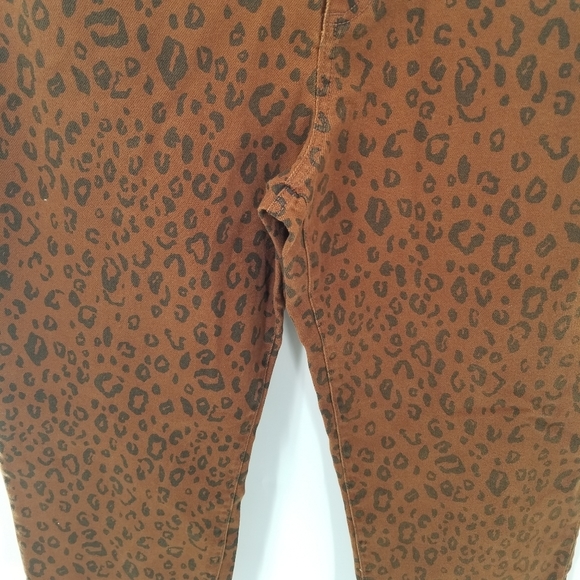 New! Universal Thread Leopard Print Jean's - Picture 6 of 9